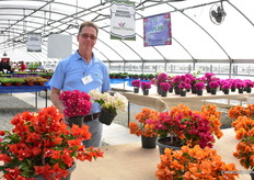 Jerome O’Neill of Vista Farms presenting Sunstone Red (introduced in 2017) and Sunstone white (introduced 2018). This year, the production of the crop was very good, so Jerome is enthousiastic about the quality and result. “Now we can show good samples to the visitors.”